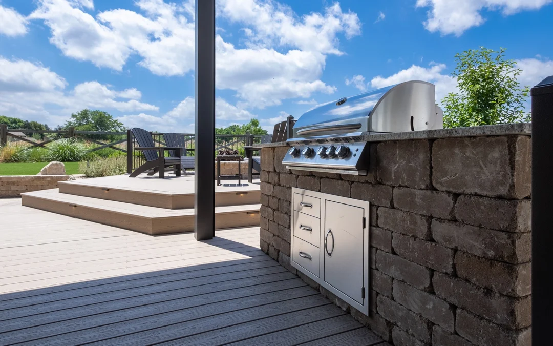 What Belongs in an Outdoor Kitchen (And What Doesn’t)